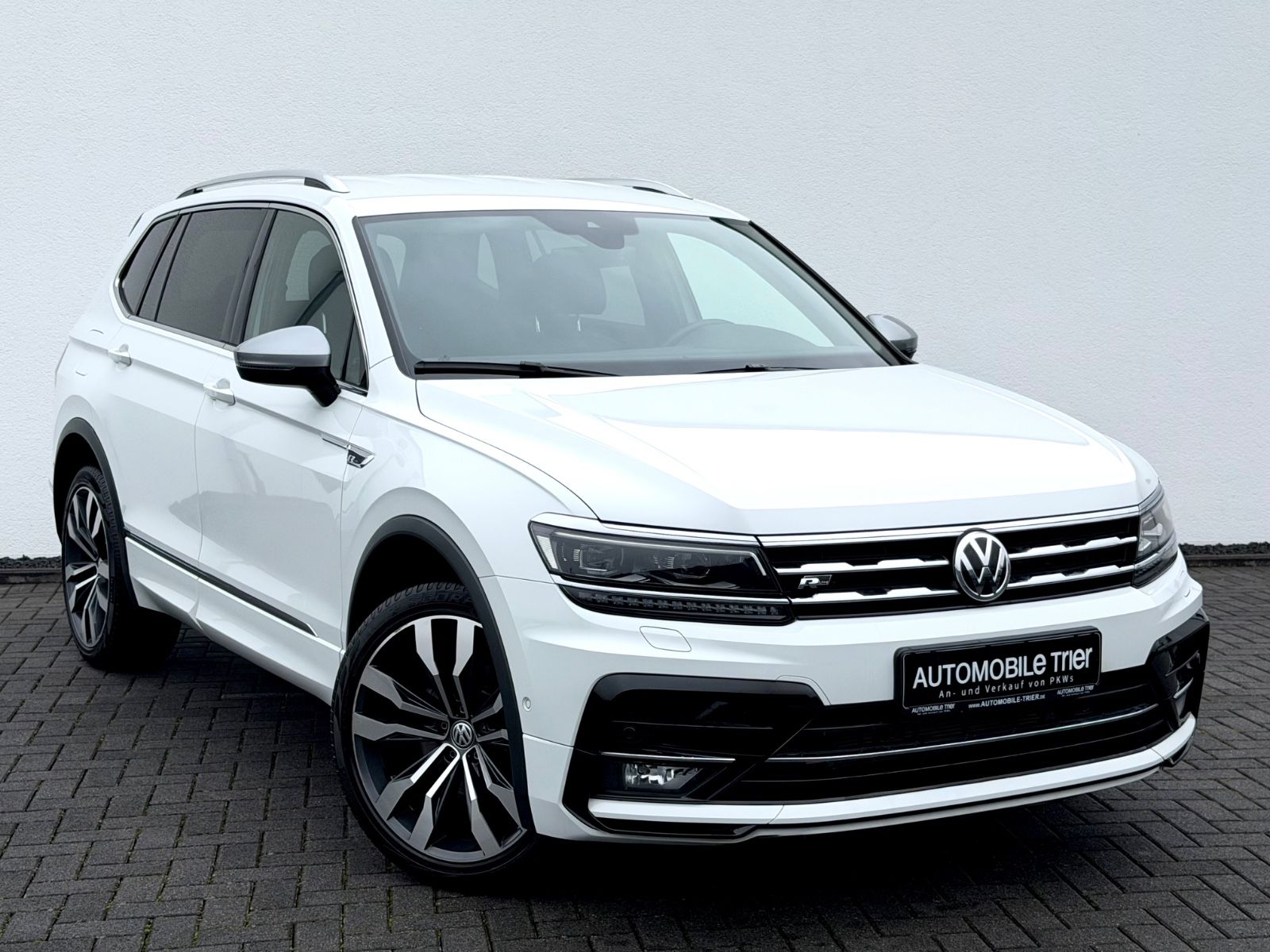 Bild 3 von 15 - Volkswagen Tiguan - Gebrauchtwagen von Automobile Trier Volkswagen Tiguan Allspace 3 x R Line 2.0 TSI DSG 4Motion
