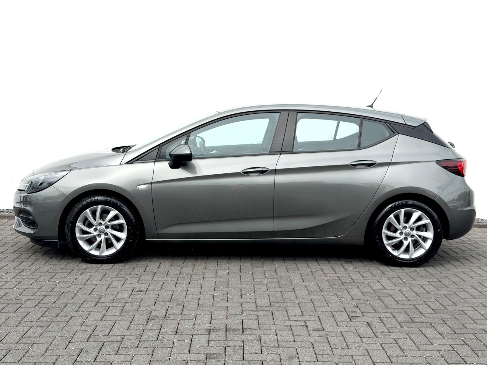 Bild 8 von 25 - Opel Astra - Gebrauchtwagen von Automobile Trier Opel Astra K Edition , Garantie, AppleCarplay, Klima, SHZ