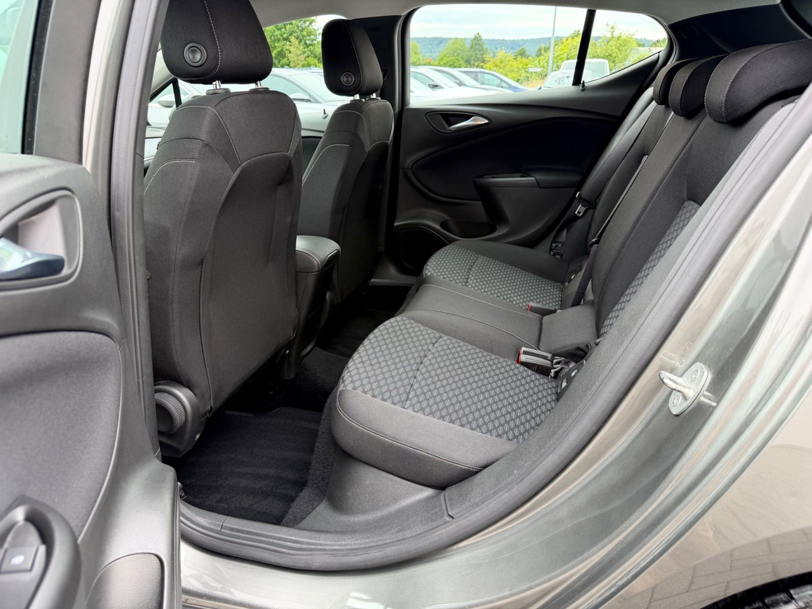 Bild 12 von 25 - Opel Astra - Gebrauchtwagen von Automobile Trier Opel Astra K Edition , Garantie, AppleCarplay, Klima, SHZ