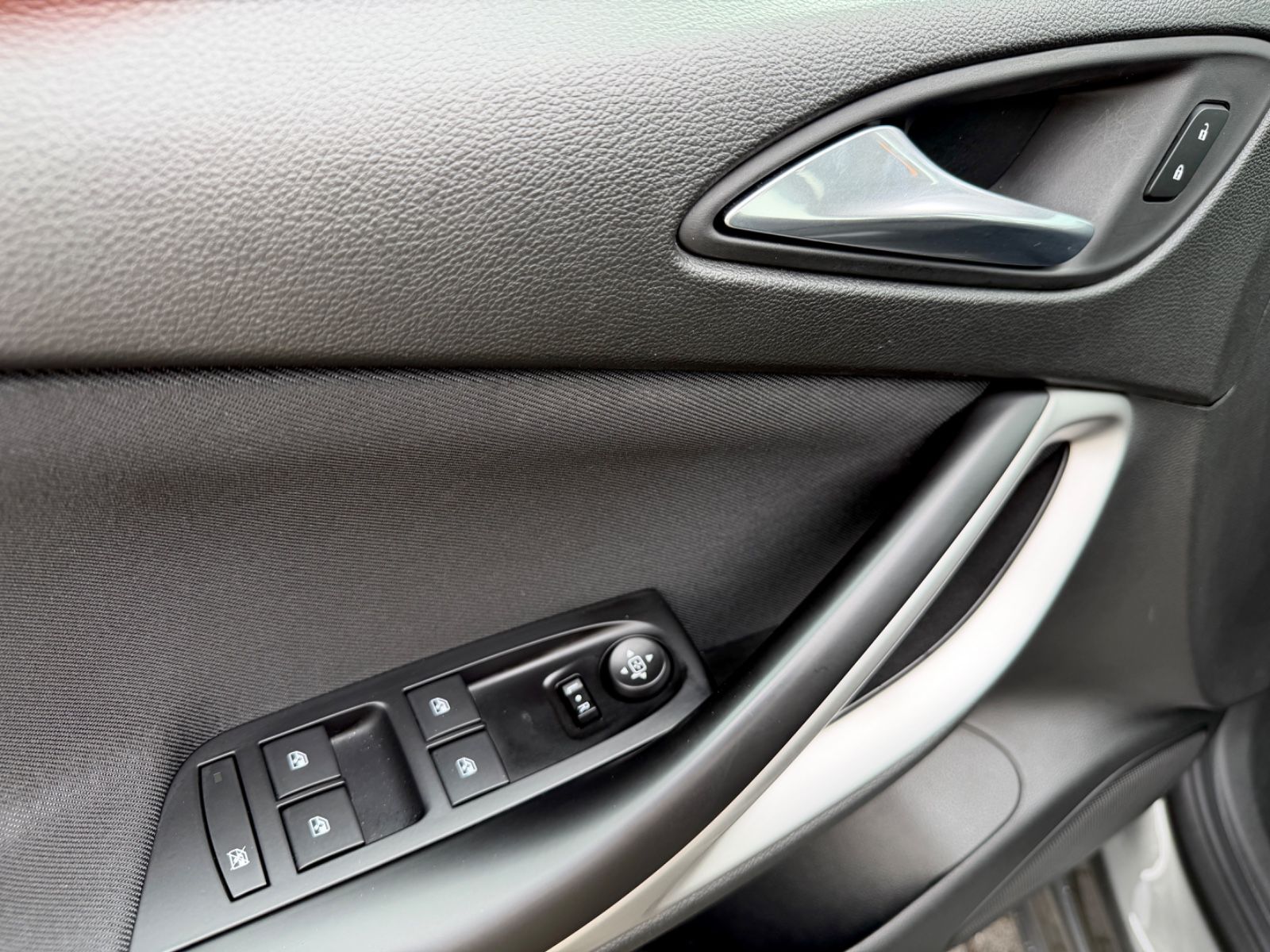 Bild 18 von 25 - Opel Astra - Gebrauchtwagen von Automobile Trier Opel Astra K Edition , Garantie, AppleCarplay, Klima, SHZ