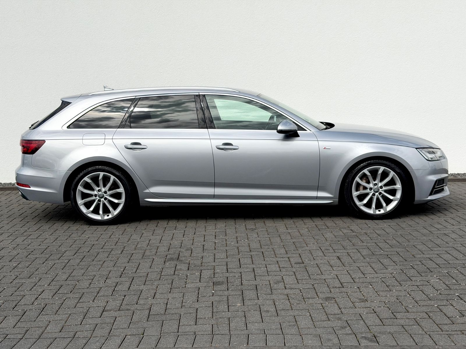 Bild 4 von 31 - Audi A4 - Gebrauchtwagen von Automobile Trier Audi A4 Avant 2.0 TDI S Line Sportpaket , NAVI, AHK