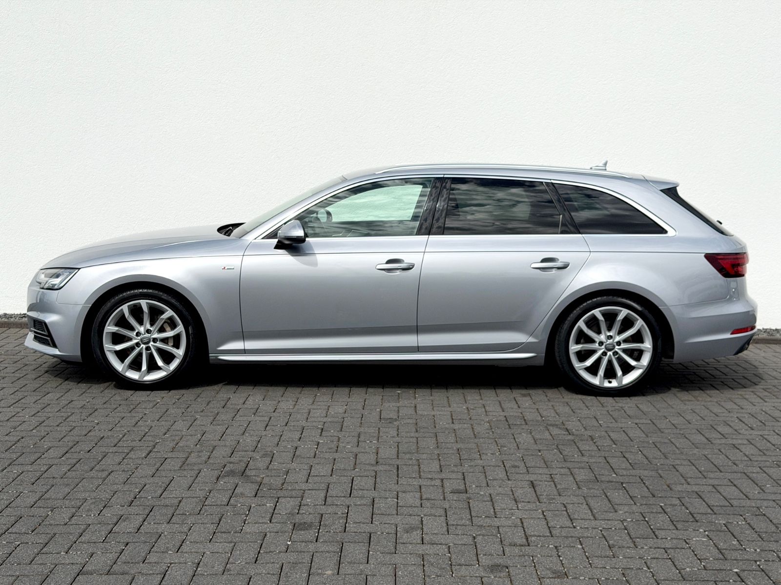 Bild 8 von 31 - Audi A4 - Gebrauchtwagen von Automobile Trier Audi A4 Avant 2.0 TDI S Line Sportpaket , NAVI, AHK
