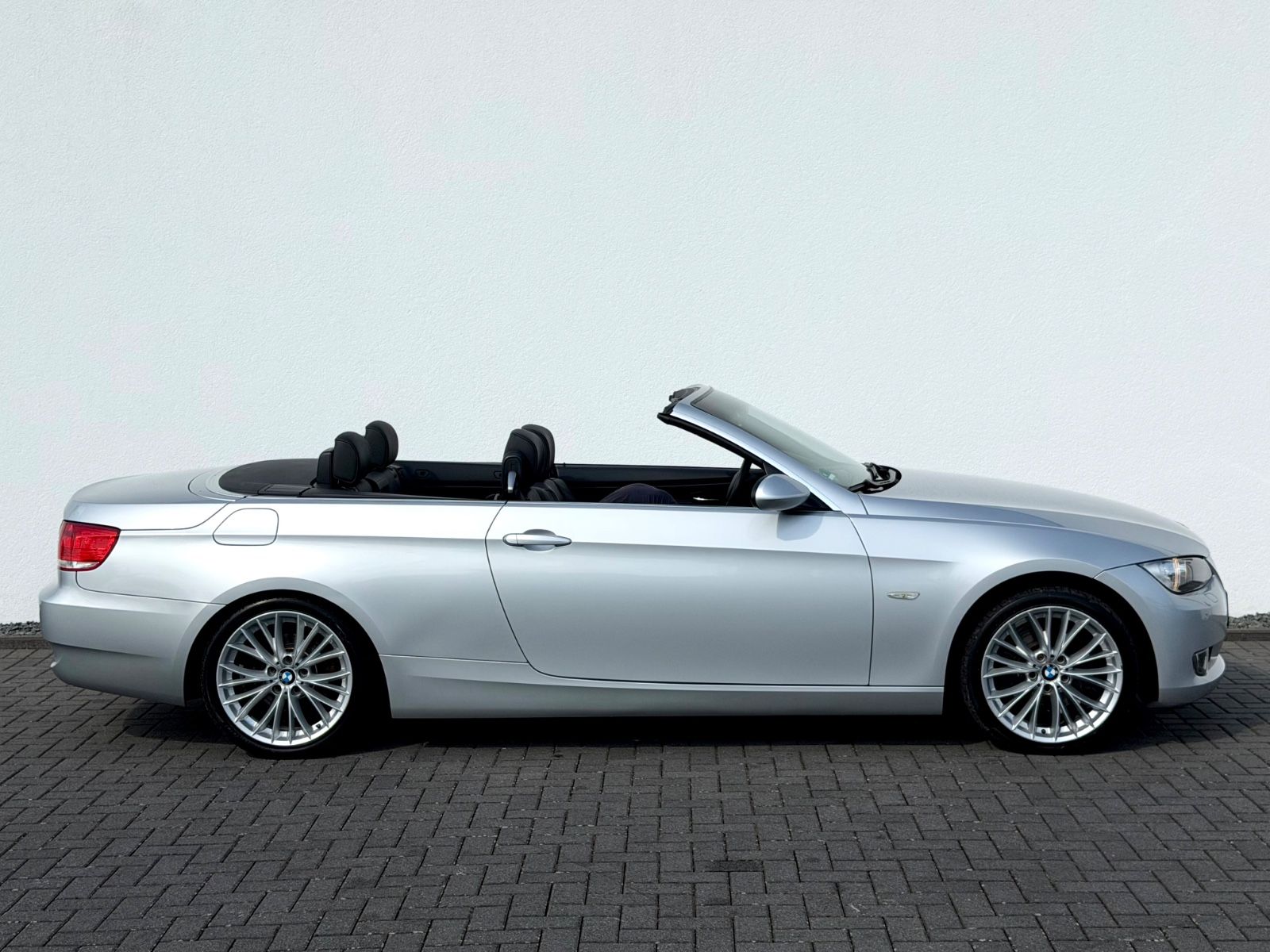 Bild 4 von 16 - BMW 320 - Gebrauchtwagen von Automobile Trier BMW 320i Cabrio, KLIMA, XENON, LEDER, PDC, GARANTIE