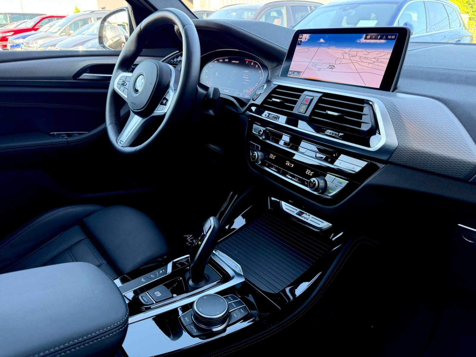 BMW X4 M40i M Sport Paket /NAVI/LED/ACC/360°CAM/ - Bild 12 BMW X4 M40i M Sport Paket /NAVI/LED/ACC/360°CAM/ als SUV/Geländewagen/Pickup - Fahrzeugfoto 12