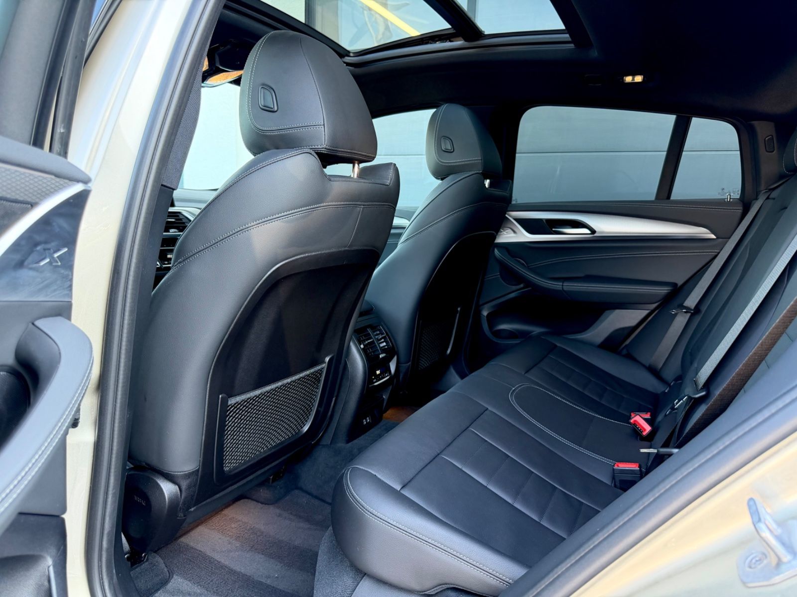BMW X4 M40i M Sport Paket /NAVI/LED/ACC/360°CAM/ - Bild 14 BMW X4 M40i M Sport Paket /NAVI/LED/ACC/360°CAM/ als SUV/Geländewagen/Pickup - Fahrzeugfoto 14