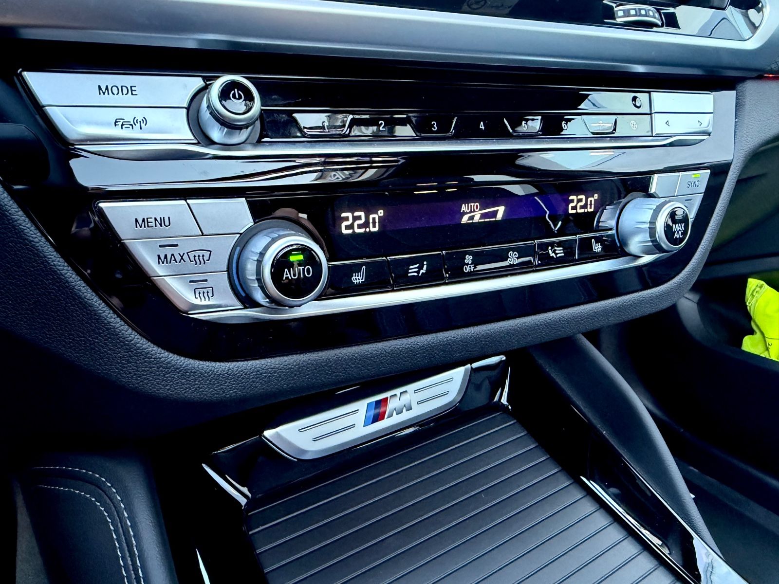 BMW X4 M40i M Sport Paket /NAVI/LED/ACC/360°CAM/ - Bild 16 BMW X4 M40i M Sport Paket /NAVI/LED/ACC/360°CAM/ als SUV/Geländewagen/Pickup - Fahrzeugfoto 16
