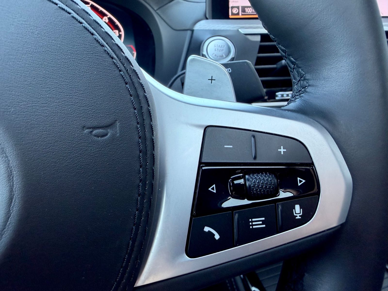 BMW X4 M40i M Sport Paket /NAVI/LED/ACC/360°CAM/ - Bild 19 BMW X4 M40i M Sport Paket /NAVI/LED/ACC/360°CAM/ als SUV/Geländewagen/Pickup - Fahrzeugfoto 19