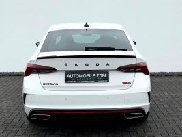 Skoda Octavia 2.0 TDI DSG RS /NAVI/LED/ACC/1.HAND/ in Weiß als Limousine - Fahrzeugfoto 6