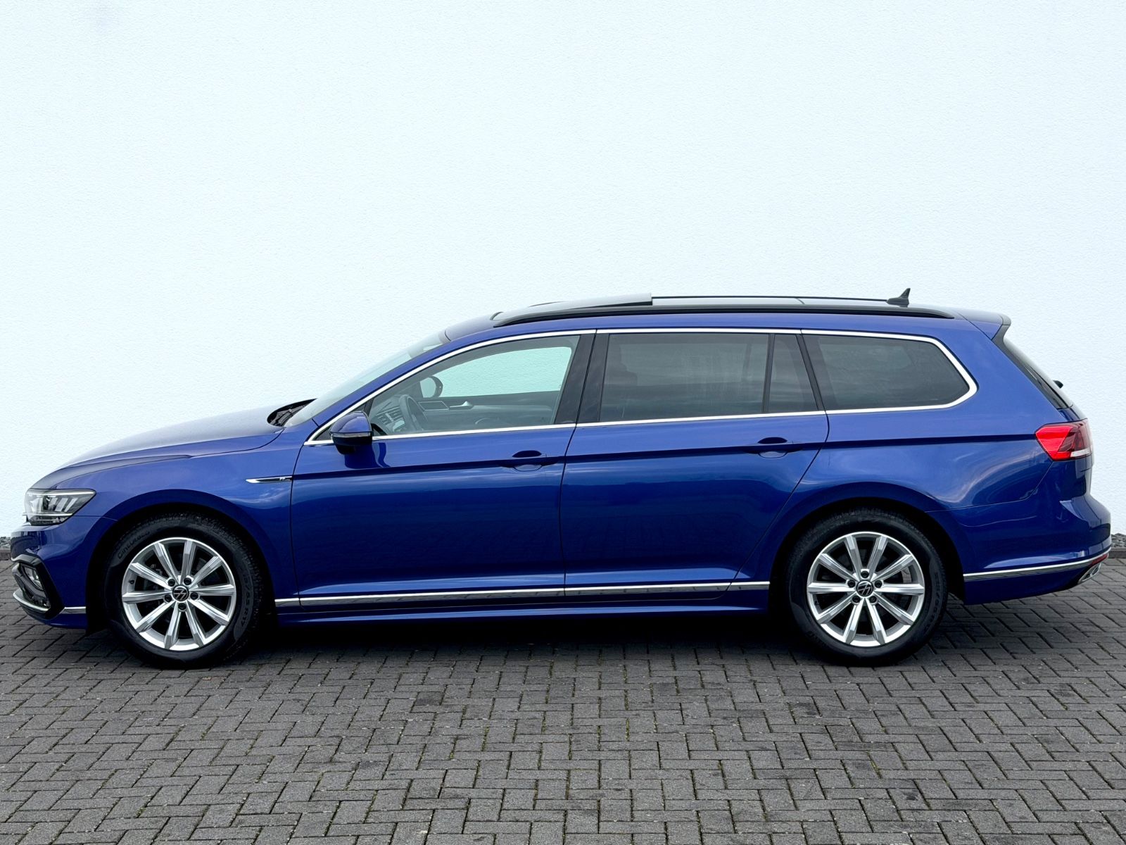 Bild 8 von 15 - Volkswagen Passat Variant - Gebrauchtwagen von Automobile Trier Volkswagen Passat Variant 2.0 TDI R line, Led, Pano, App