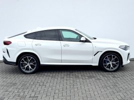 BMW X6 xDrive 30 d M Sport Paket /LASER/HUD/H&K/CAM in Weiß als SUV/Geländewagen/Pickup - Fahrzeugfoto 4