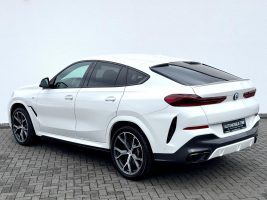 BMW X6 xDrive 30 d M Sport Paket /LASER/HUD/H&K/CAM in Weiß als SUV/Geländewagen/Pickup - Fahrzeugfoto 7