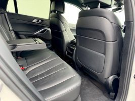 BMW X6 xDrive 30 d M Sport Paket /LASER/HUD/H&K/CAM in Weiß als SUV/Geländewagen/Pickup - Fahrzeugfoto 15