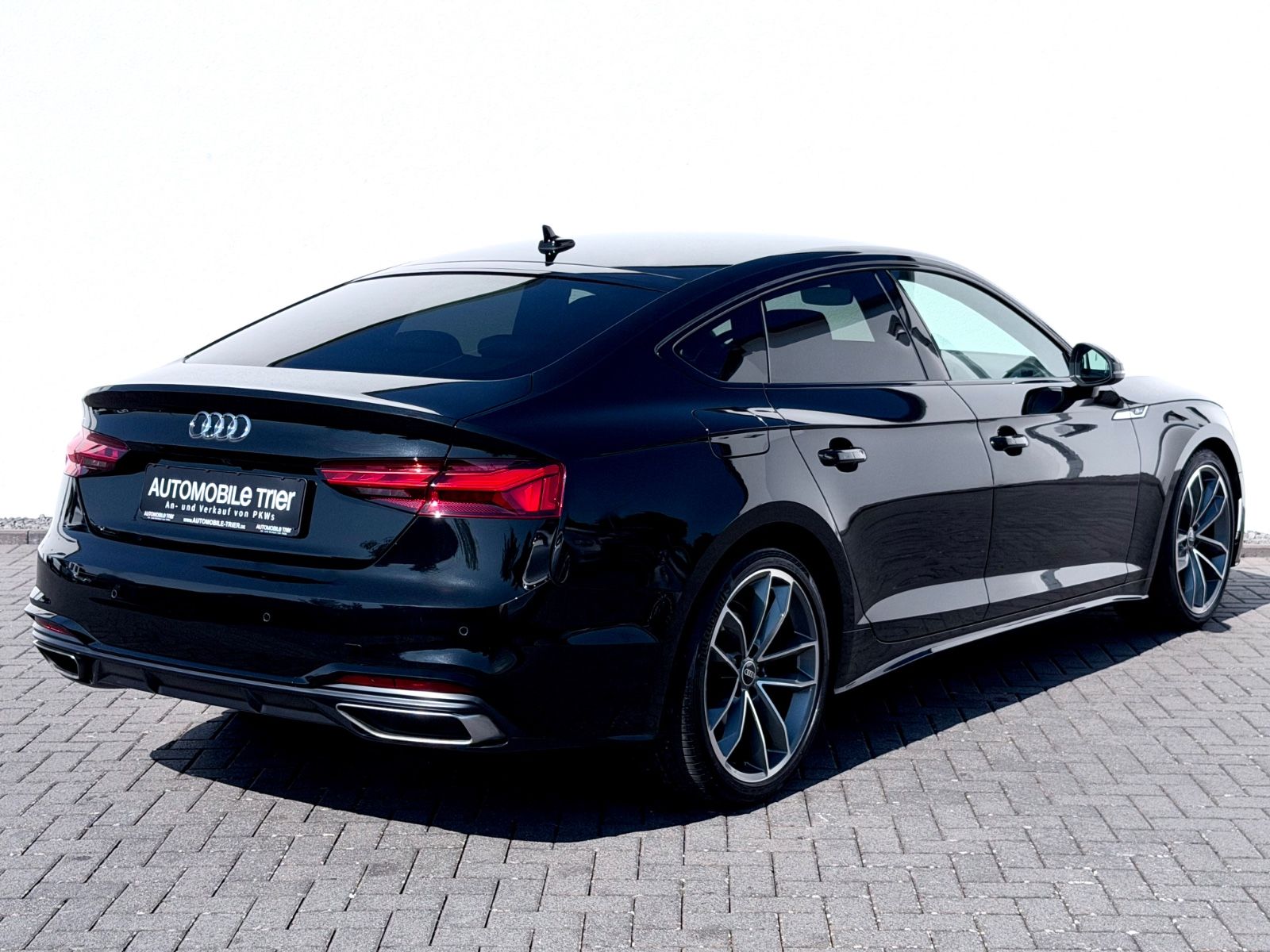 Audi A5 Sportback 40 TDI S line Sport Plus Paket - Bild 5 Audi A5 Sportback 40 TDI S line Sport Plus Paket in Schwarz als Limousine - Fahrzeugfoto 5