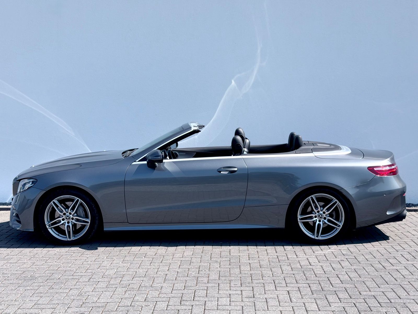 Mercedes-Benz E 200 Cabrio /AMG LINE/NAVI/LED/CAM/GARANTIE/ - Bild 8 Mercedes-Benz E 200 Cabrio /AMG LINE/NAVI/LED/CAM/GARANTIE/ in Grau als Cabrio/Roadster - Fahrzeugfoto 8
