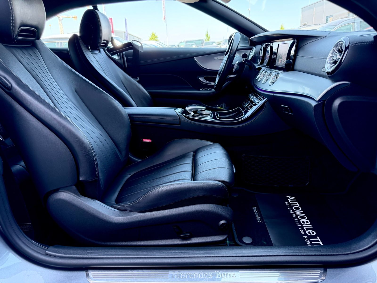 Mercedes-Benz E 200 Cabrio /AMG LINE/NAVI/LED/CAM/GARANTIE/ - Bild 16 Mercedes-Benz E 200 Cabrio /AMG LINE/NAVI/LED/CAM/GARANTIE/ in Grau als Cabrio/Roadster - Fahrzeugfoto 16