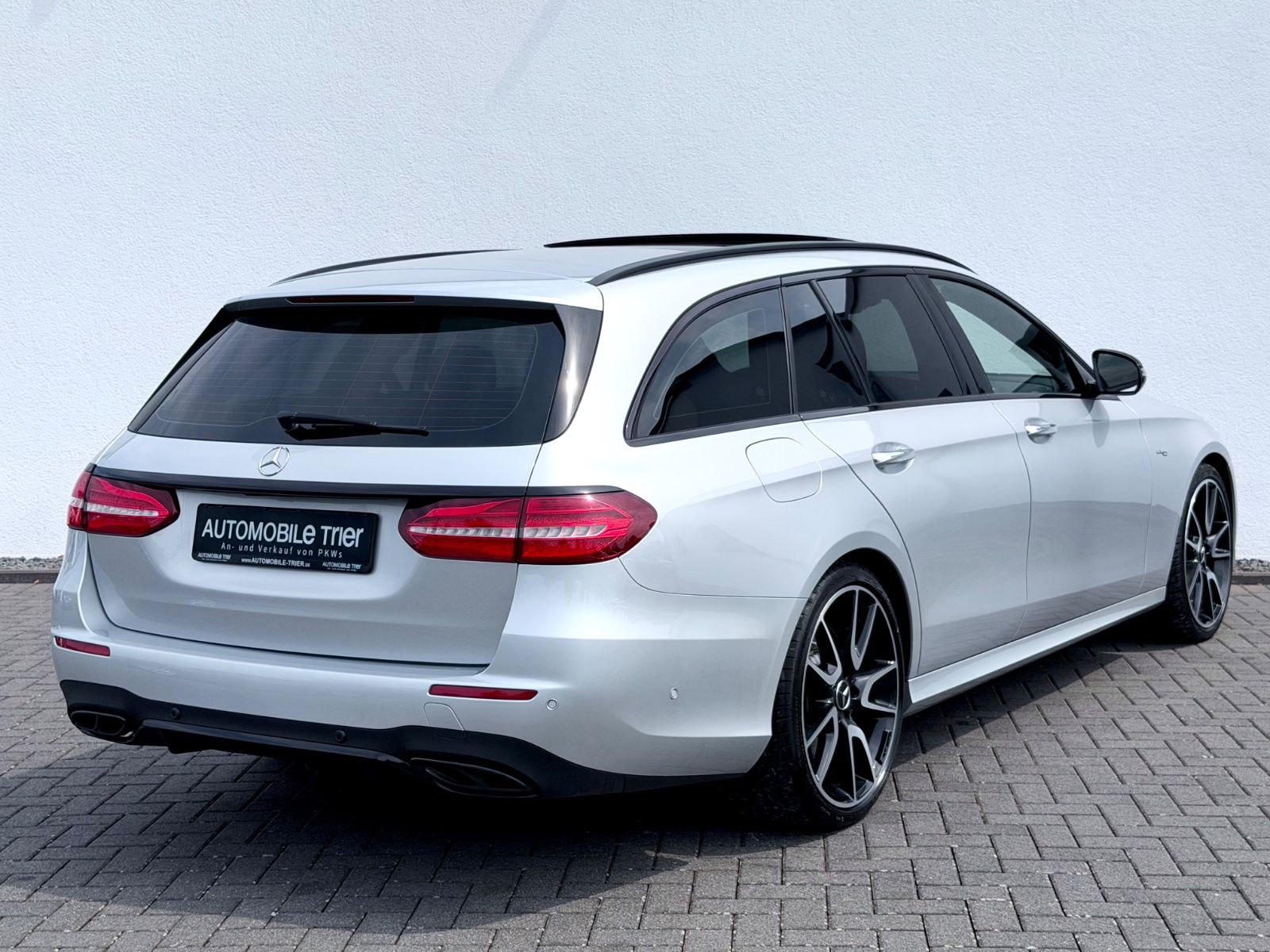 Mercedes-Benz E 43 AMG 4Matic /PANO/LED/360°CAM/BURMESTER/AHK/ - Bild 5 Mercedes-Benz E 43 AMG 4Matic /PANO/LED/360°CAM/BURMESTER/AHK/ in Silber als Kombi - Fahrzeugfoto 5