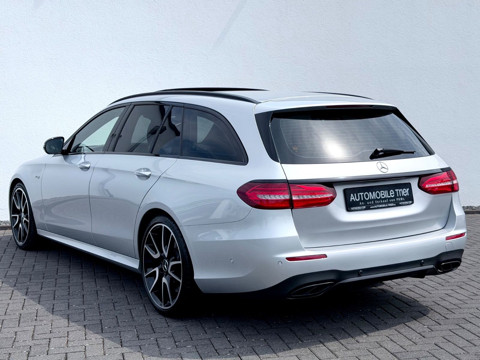 Mercedes-Benz E 43 AMG 4Matic /PANO/LED/360°CAM/BURMESTER/AHK/ - Bild 7 Mercedes-Benz E 43 AMG 4Matic /PANO/LED/360°CAM/BURMESTER/AHK/ in Silber als Kombi - Fahrzeugfoto 7