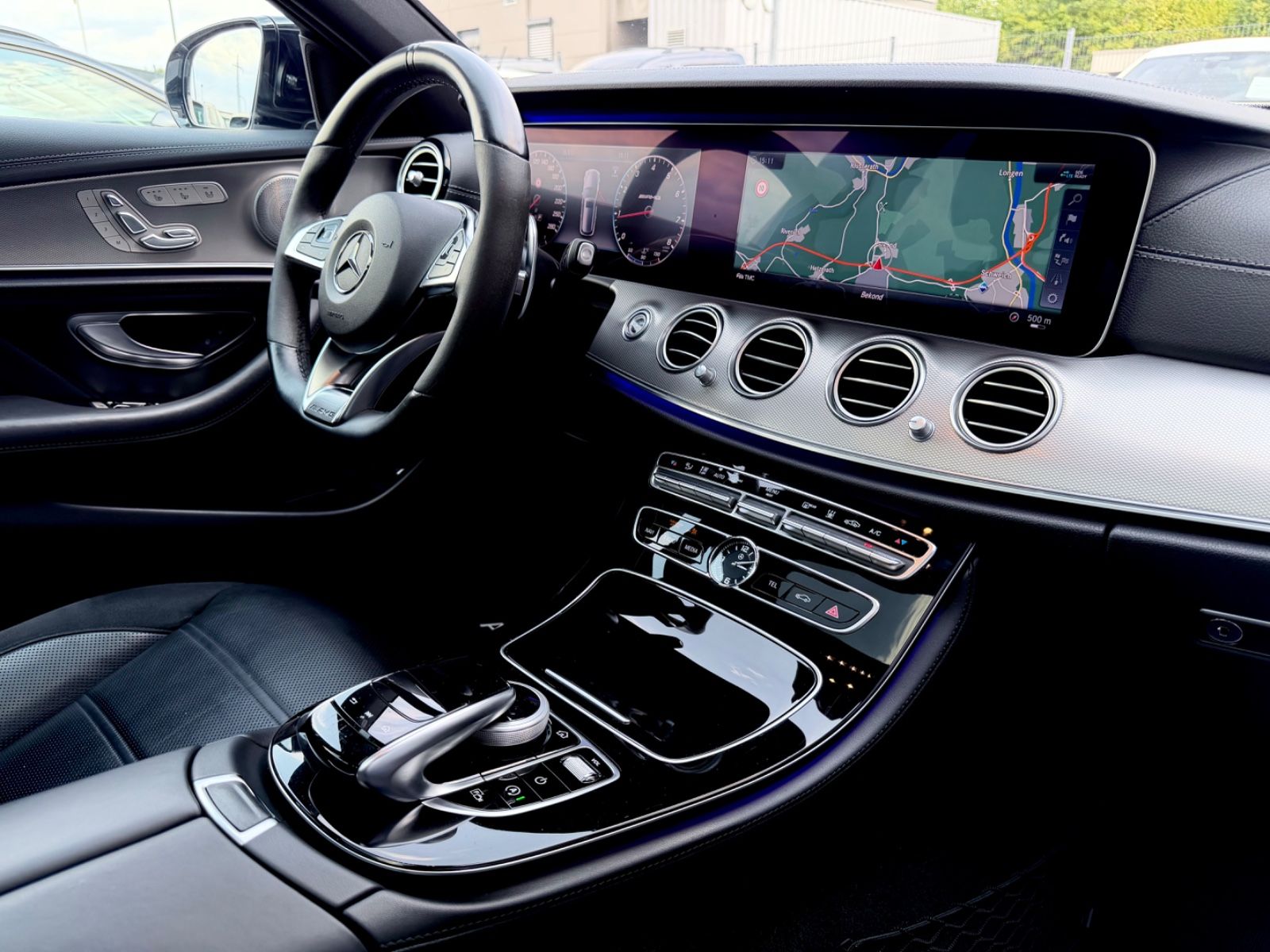 Mercedes-Benz E 43 AMG 4Matic /PANO/LED/360°CAM/BURMESTER/AHK/ - Bild 11 Mercedes-Benz E 43 AMG 4Matic /PANO/LED/360°CAM/BURMESTER/AHK/ in Silber als Kombi - Fahrzeugfoto 11