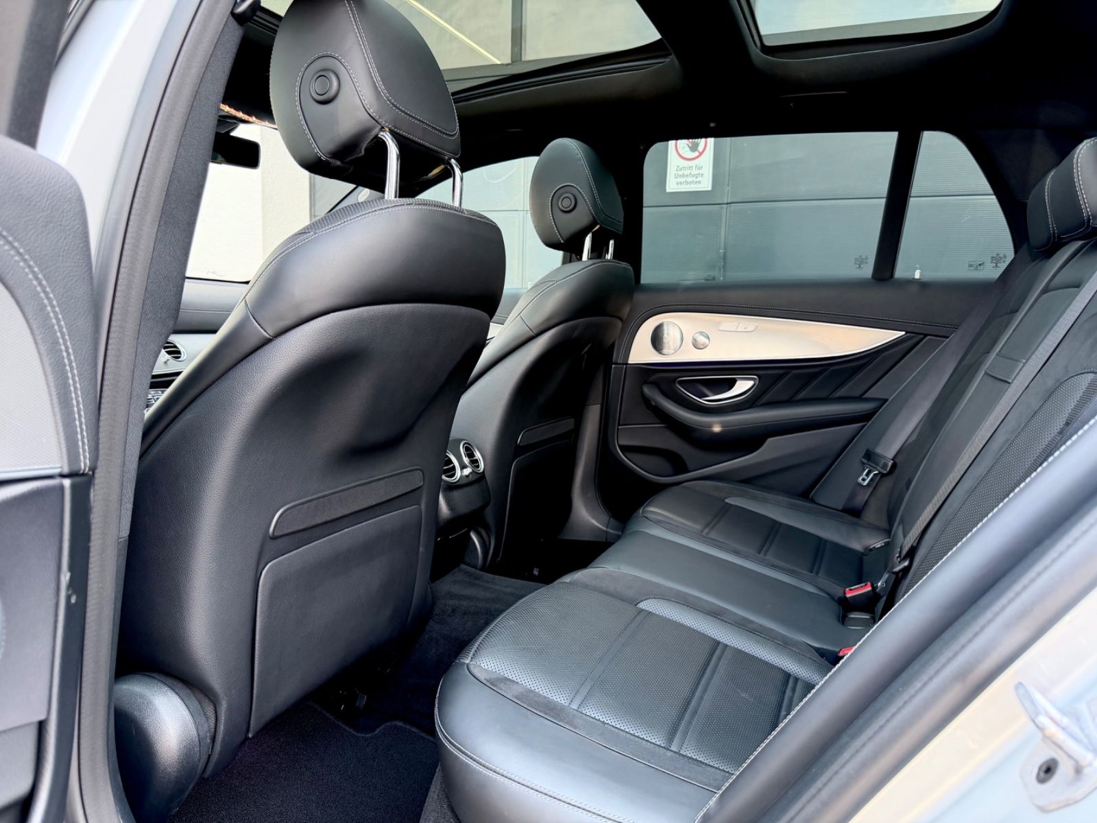 Mercedes-Benz E 43 AMG 4Matic /PANO/LED/360°CAM/BURMESTER/AHK/ - Bild 12 Mercedes-Benz E 43 AMG 4Matic /PANO/LED/360°CAM/BURMESTER/AHK/ in Silber als Kombi - Fahrzeugfoto 12