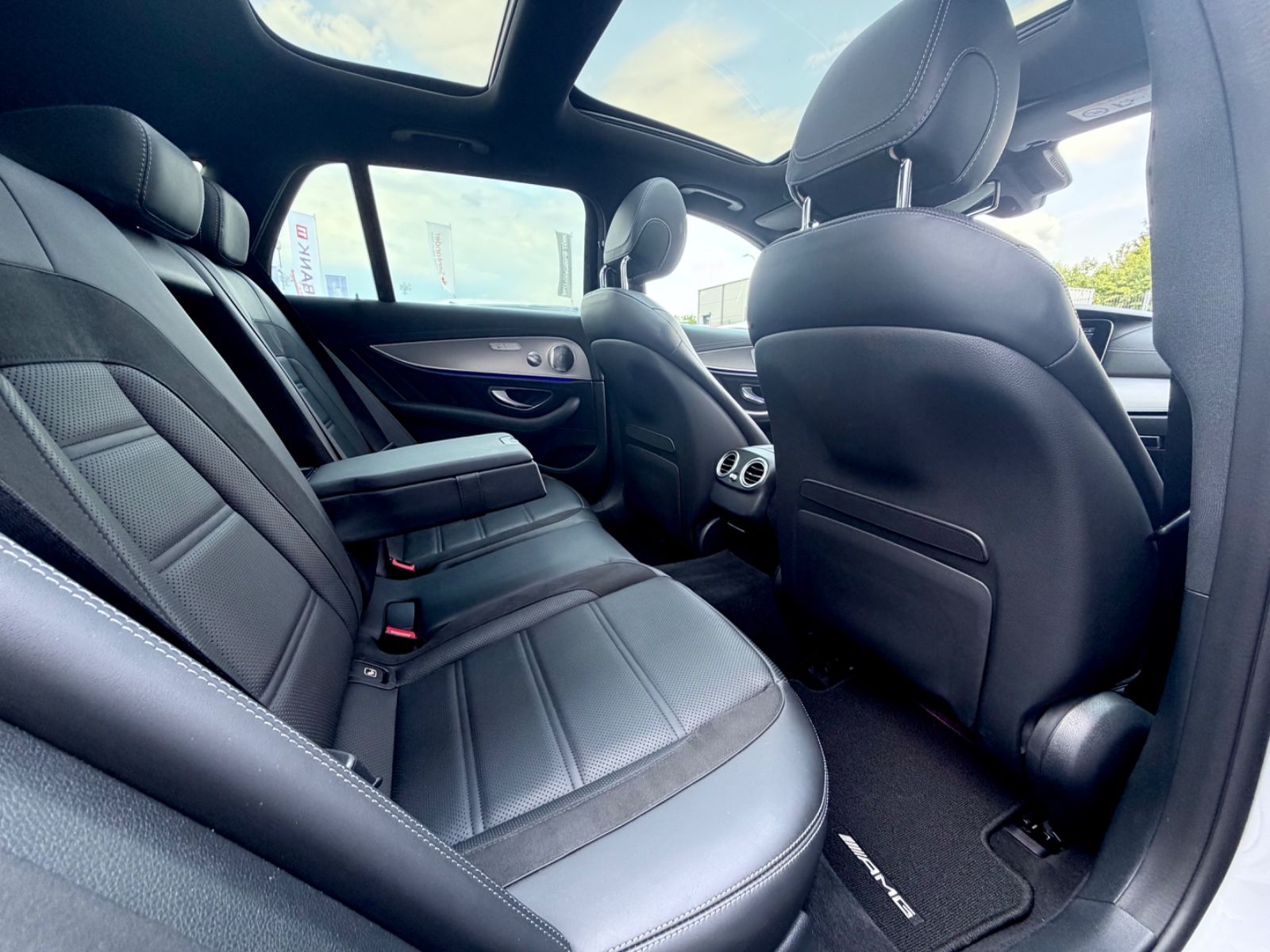 Mercedes-Benz E 43 AMG 4Matic /PANO/LED/360°CAM/BURMESTER/AHK/ - Bild 13 Mercedes-Benz E 43 AMG 4Matic /PANO/LED/360°CAM/BURMESTER/AHK/ in Silber als Kombi - Fahrzeugfoto 13