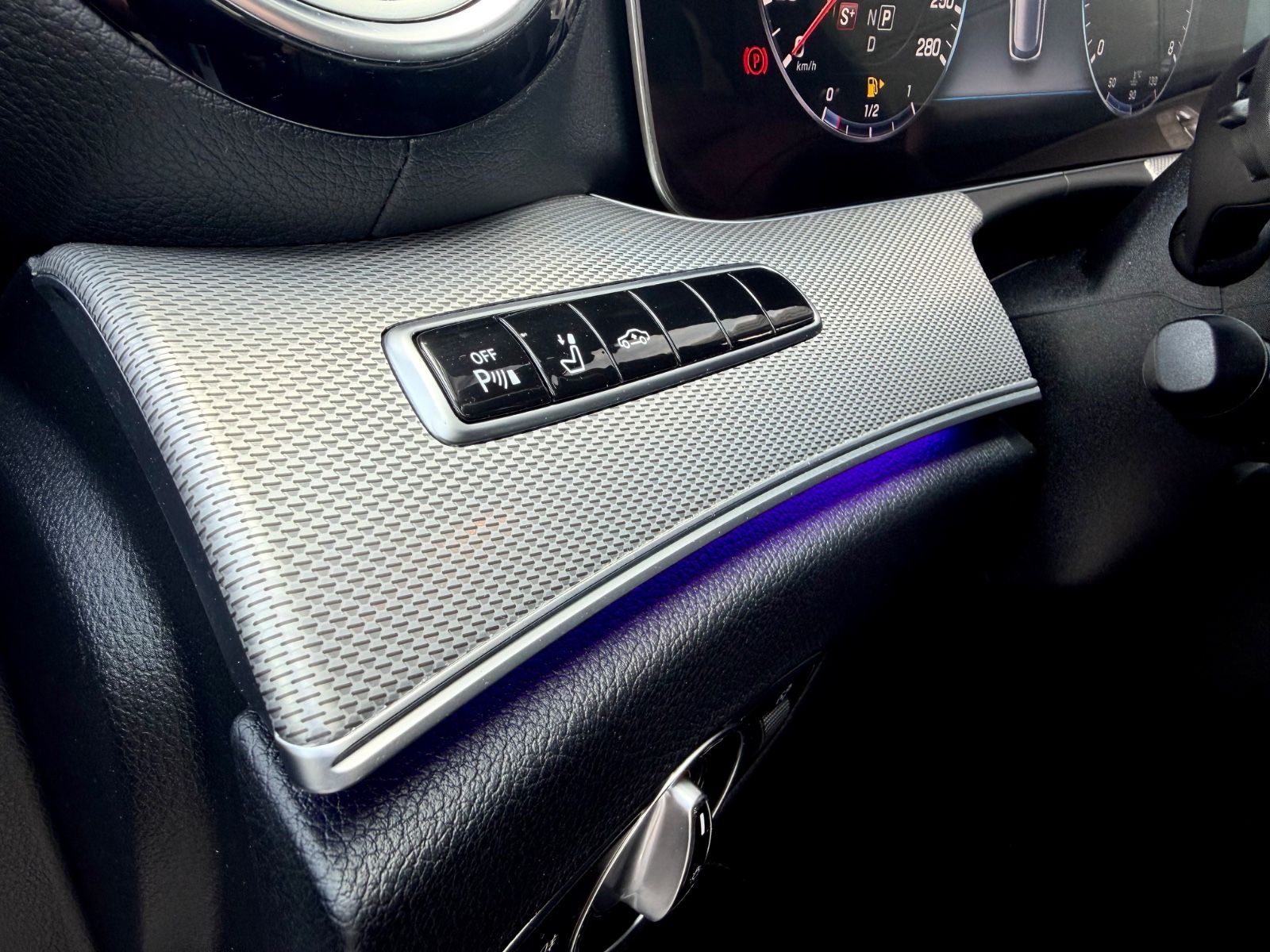 Mercedes-Benz E 43 AMG 4Matic /PANO/LED/360°CAM/BURMESTER/AHK/ - Bild 14 Mercedes-Benz E 43 AMG 4Matic /PANO/LED/360°CAM/BURMESTER/AHK/ in Silber als Kombi - Fahrzeugfoto 14