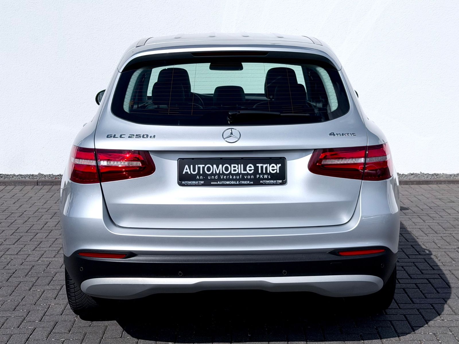 Mercedes-Benz GLC 250 d 4Matic /NAVI/LED/PDC/ - Bild 6 Mercedes-Benz GLC 250 d 4Matic /NAVI/LED/PDC/ in IRIDIUMSILBER als SUV/Geländewagen/Pickup - Fahrzeugfoto 6