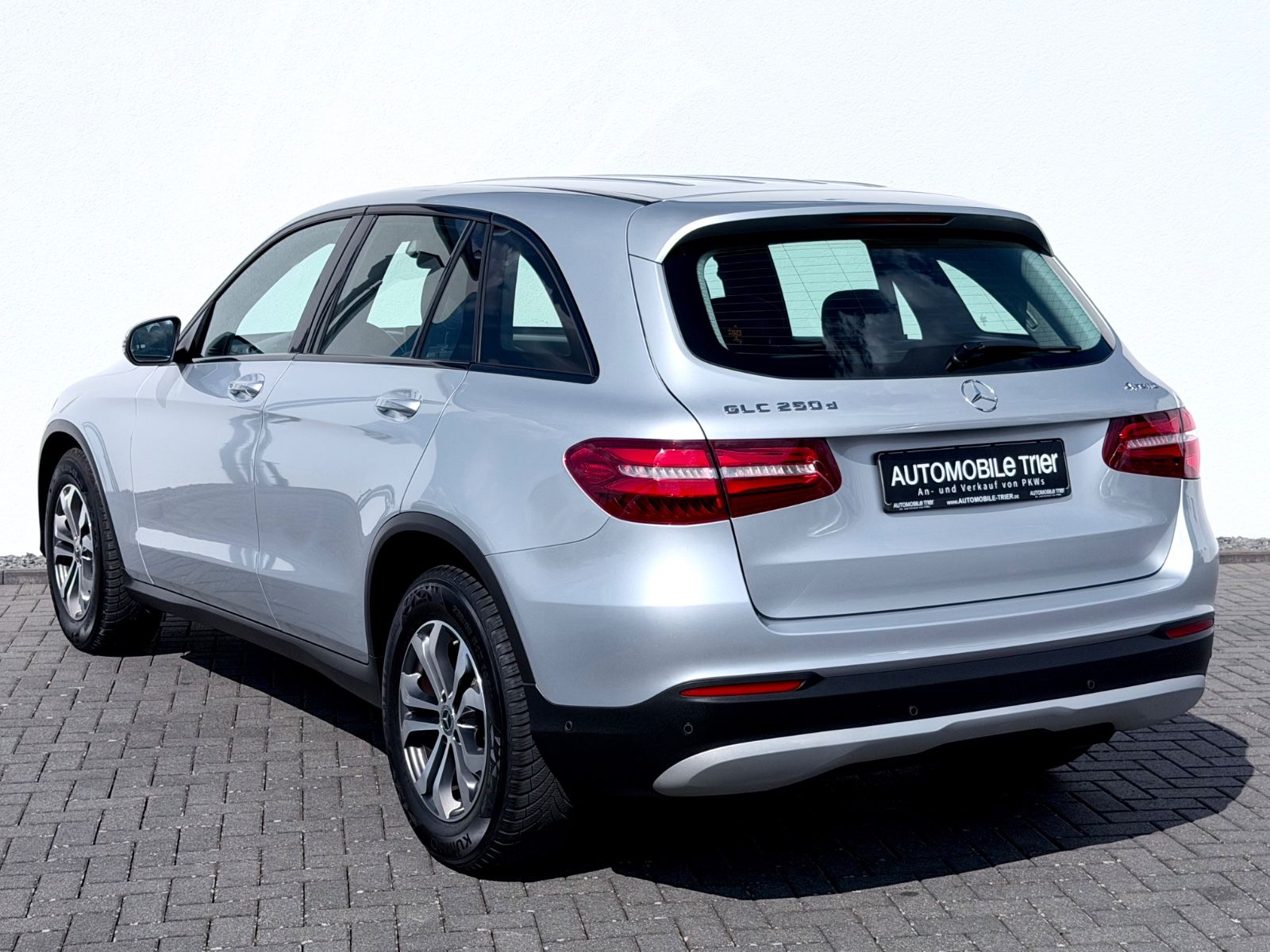 Mercedes-Benz GLC 250 d 4Matic /NAVI/LED/PDC/ - Bild 7 Mercedes-Benz GLC 250 d 4Matic /NAVI/LED/PDC/ in IRIDIUMSILBER als SUV/Geländewagen/Pickup - Fahrzeugfoto 7