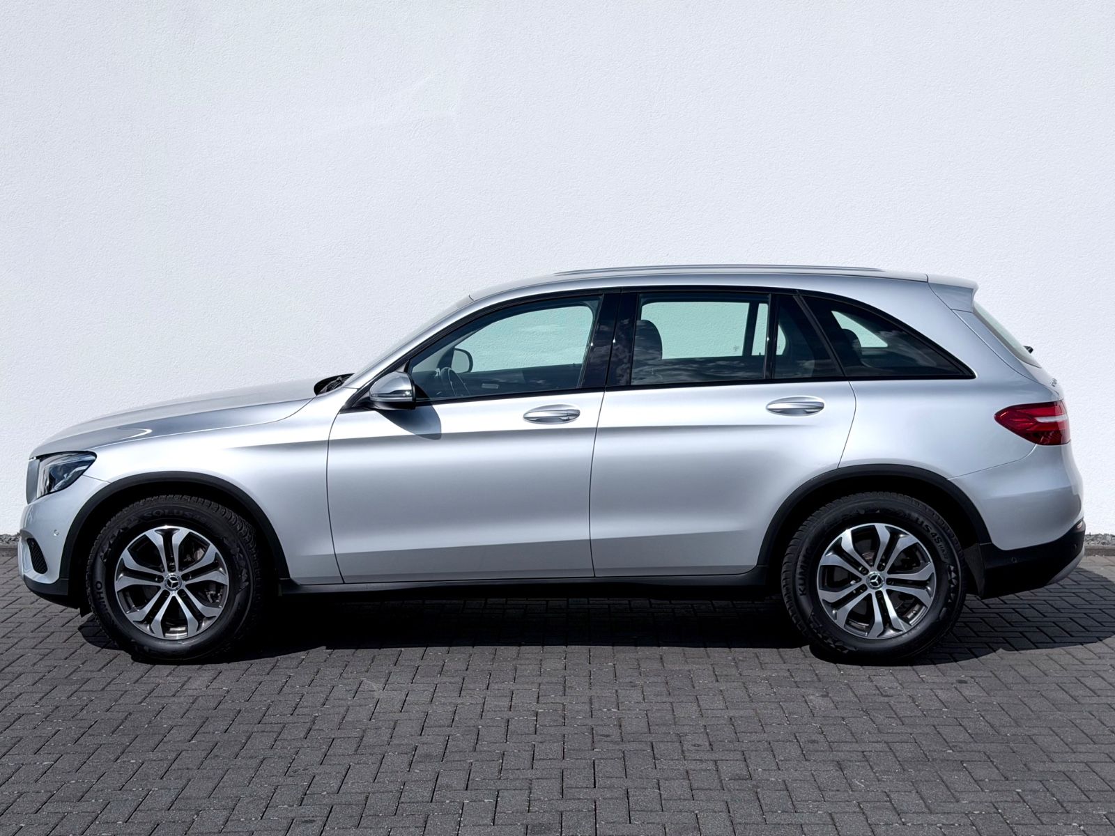 Mercedes-Benz GLC 250 d 4Matic /NAVI/LED/PDC/ - Bild 8 Mercedes-Benz GLC 250 d 4Matic /NAVI/LED/PDC/ in IRIDIUMSILBER als SUV/Geländewagen/Pickup - Fahrzeugfoto 8