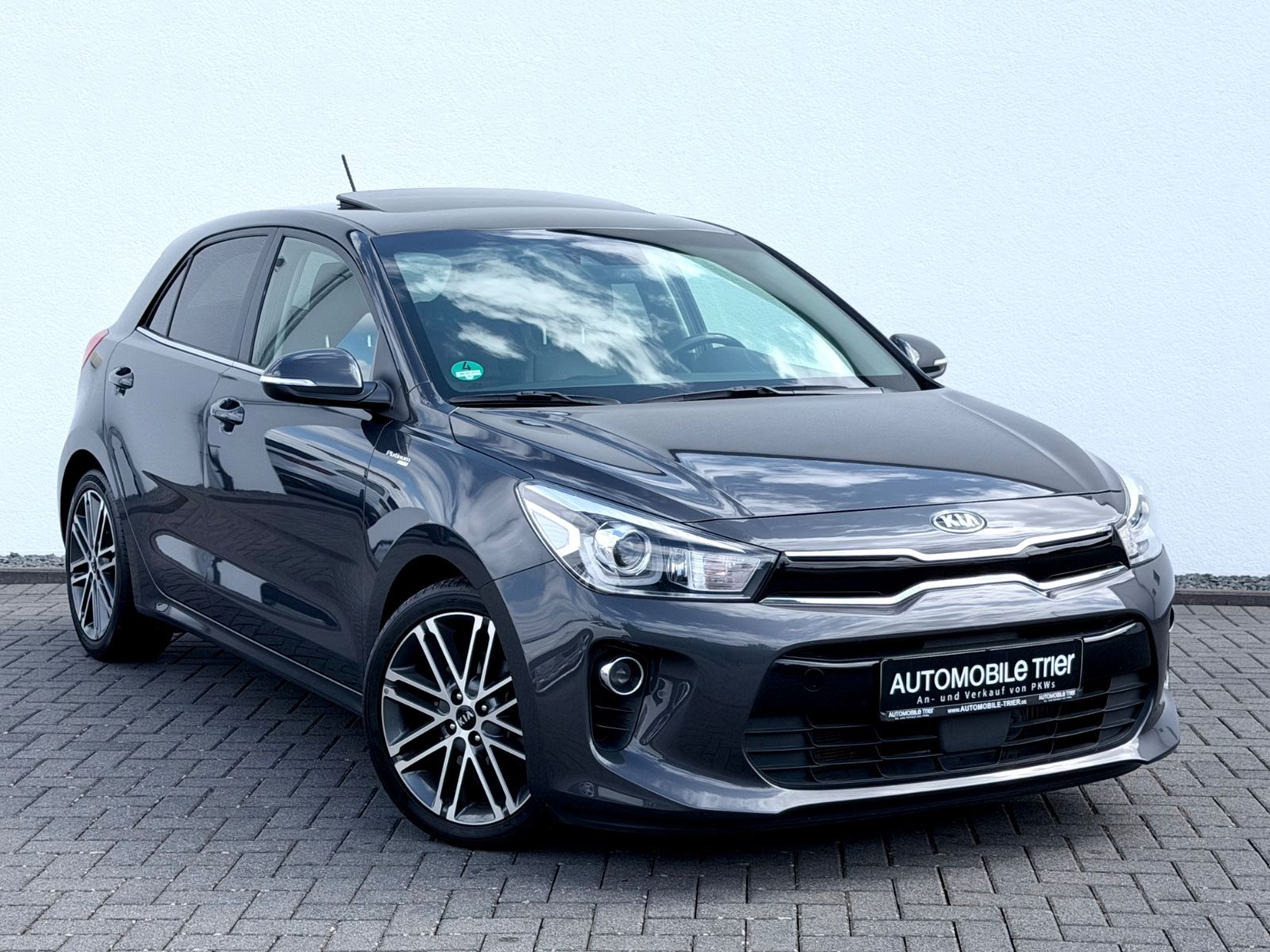 Kia Rio Platinum Edition /NAVI/LED/CAM/GARANTIE/ - Bild 3 Kia Rio Platinum Edition /NAVI/LED/CAM/GARANTIE/ in PLATINUM GRAPHITE als Kleinwagen - Fahrzeugfoto 3