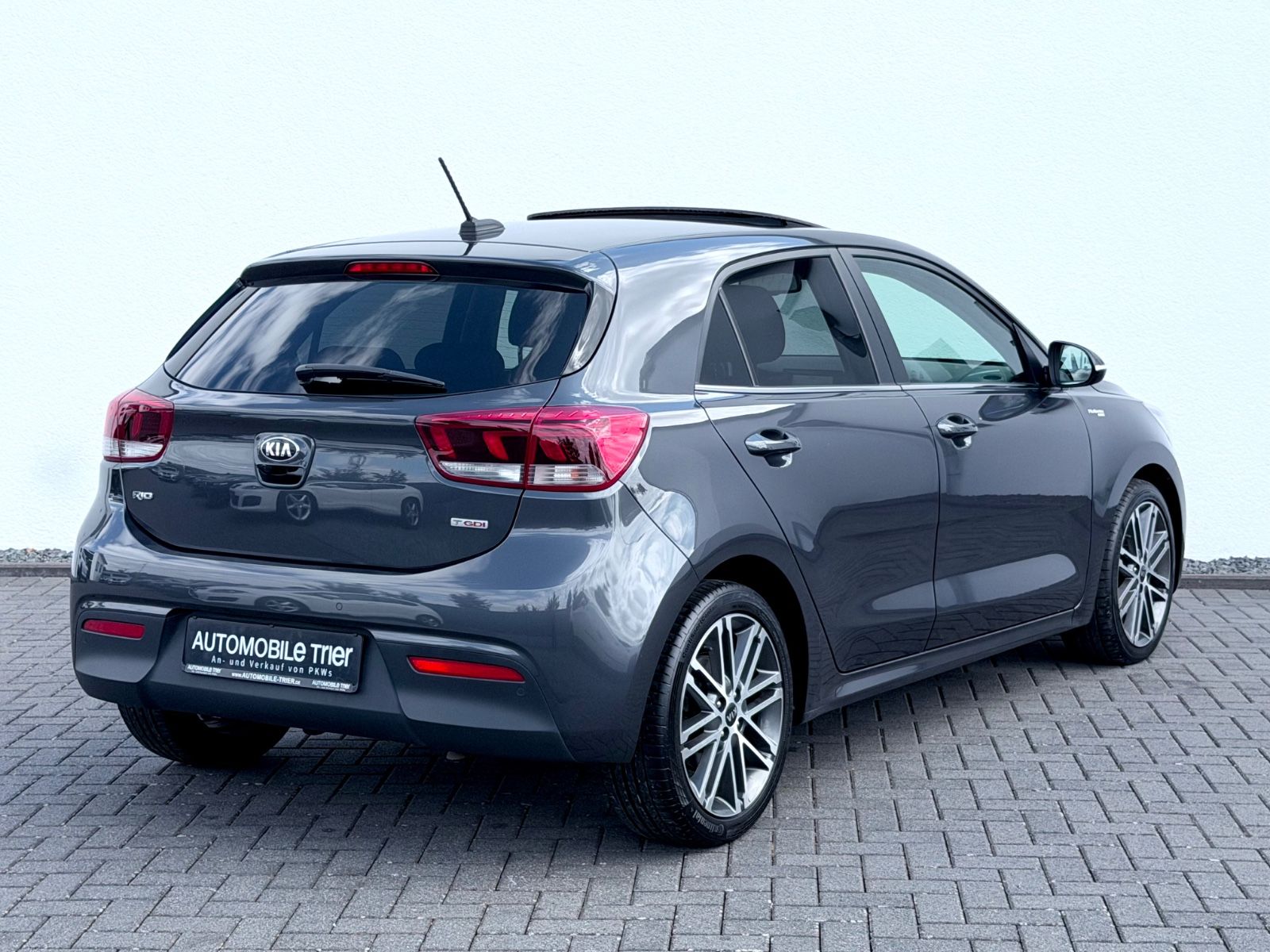 Kia Rio Platinum Edition /NAVI/LED/CAM/GARANTIE/ - Bild 5 Kia Rio Platinum Edition /NAVI/LED/CAM/GARANTIE/ in PLATINUM GRAPHITE als Kleinwagen - Fahrzeugfoto 5