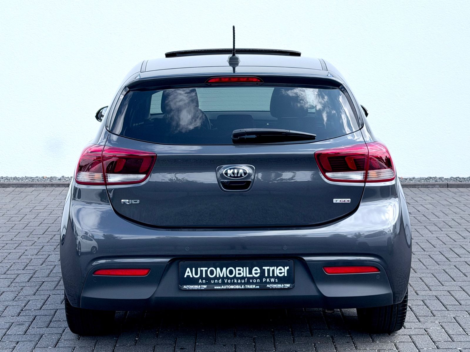 Kia Rio Platinum Edition /NAVI/LED/CAM/GARANTIE/ - Bild 6 Kia Rio Platinum Edition /NAVI/LED/CAM/GARANTIE/ in PLATINUM GRAPHITE als Kleinwagen - Fahrzeugfoto 6