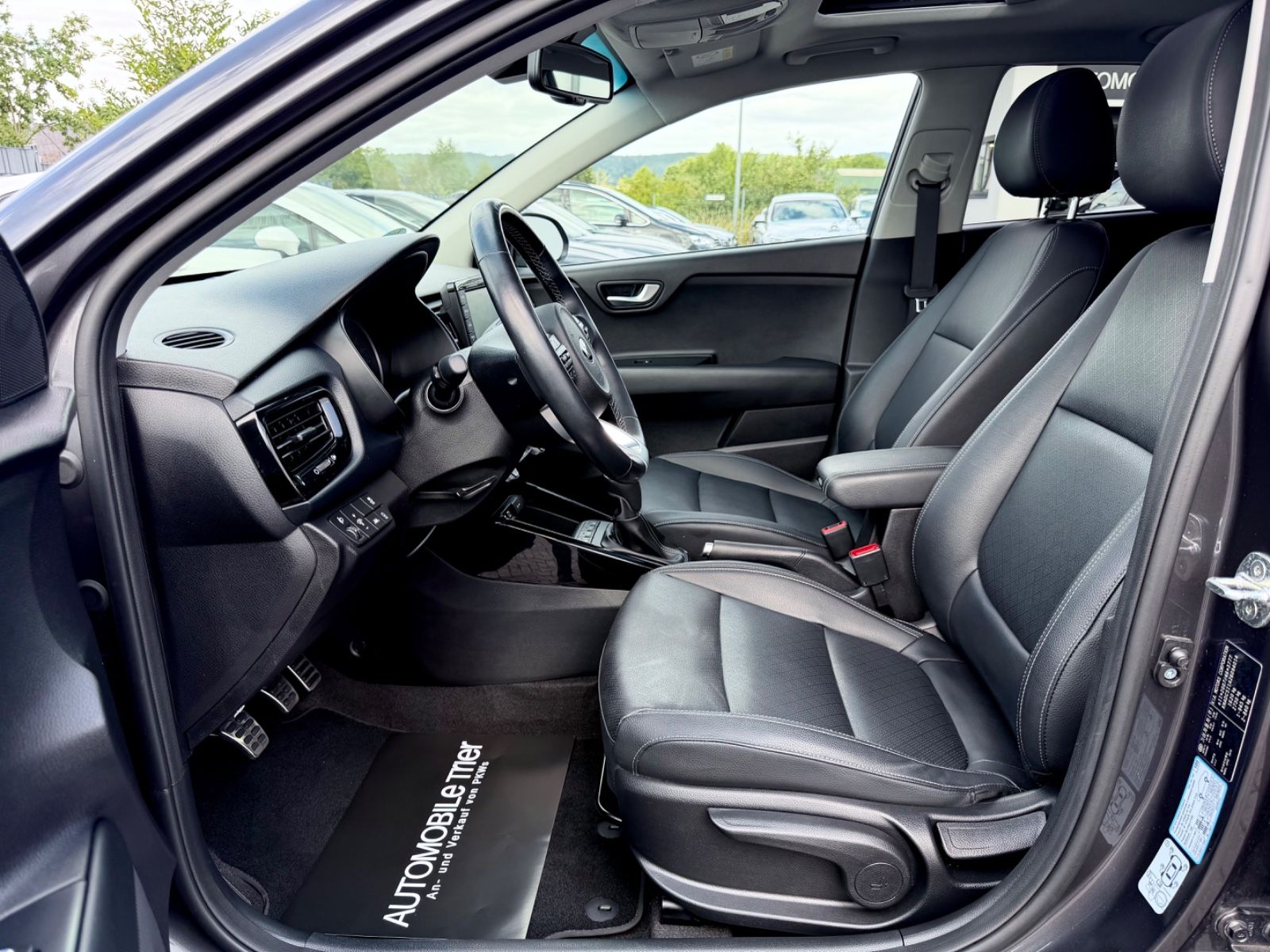 Kia Rio Platinum Edition /NAVI/LED/CAM/GARANTIE/ - Bild 9 Kia Rio Platinum Edition /NAVI/LED/CAM/GARANTIE/ in PLATINUM GRAPHITE als Kleinwagen - Fahrzeugfoto 9