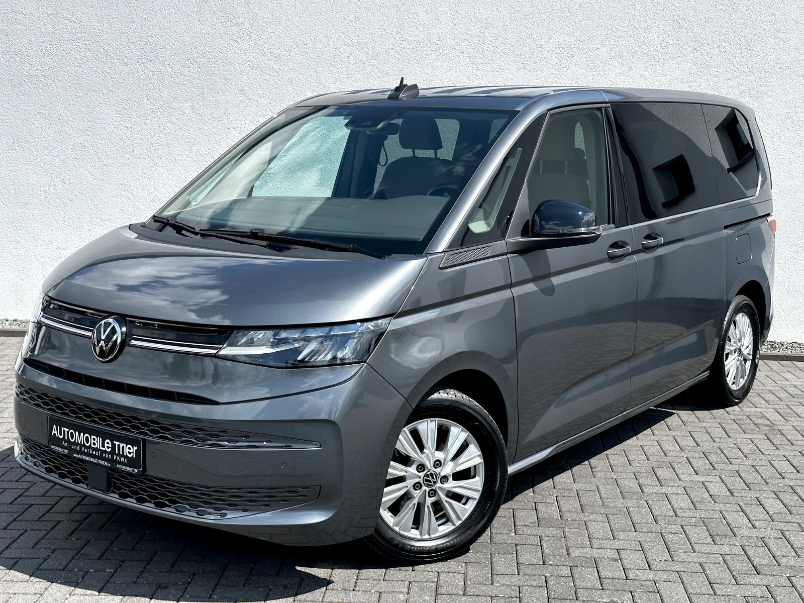 Volkswagen T7 Multivan Life *Garantie*7Sitzer*Unfallfrei* in Grau als Van/Minibus - Fahrzeugfoto 1