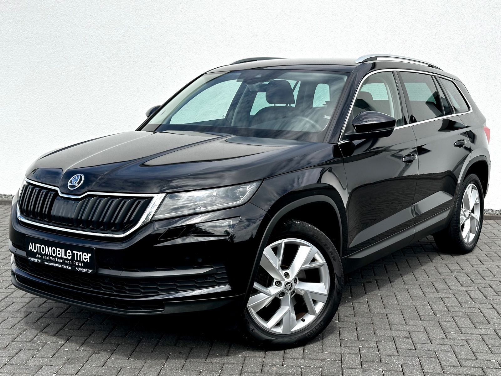 Skoda Kodiaq Style 1.5 TSI *Garantie*Ambiente*Navi*App in Schwarz als SUV/Geländewagen/Pickup - Fahrzeugfoto 1