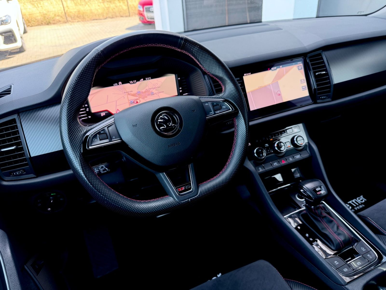 Skoda Kodiaq RS 2.0 TDI DSG 4x4 /LED/ACC/AHK/360°CAM/ - Bild 10 Skoda Kodiaq RS 2.0 TDI DSG 4x4 /LED/ACC/AHK/360°CAM/ in Blau als SUV/Geländewagen/Pickup - Fahrzeugfoto 10