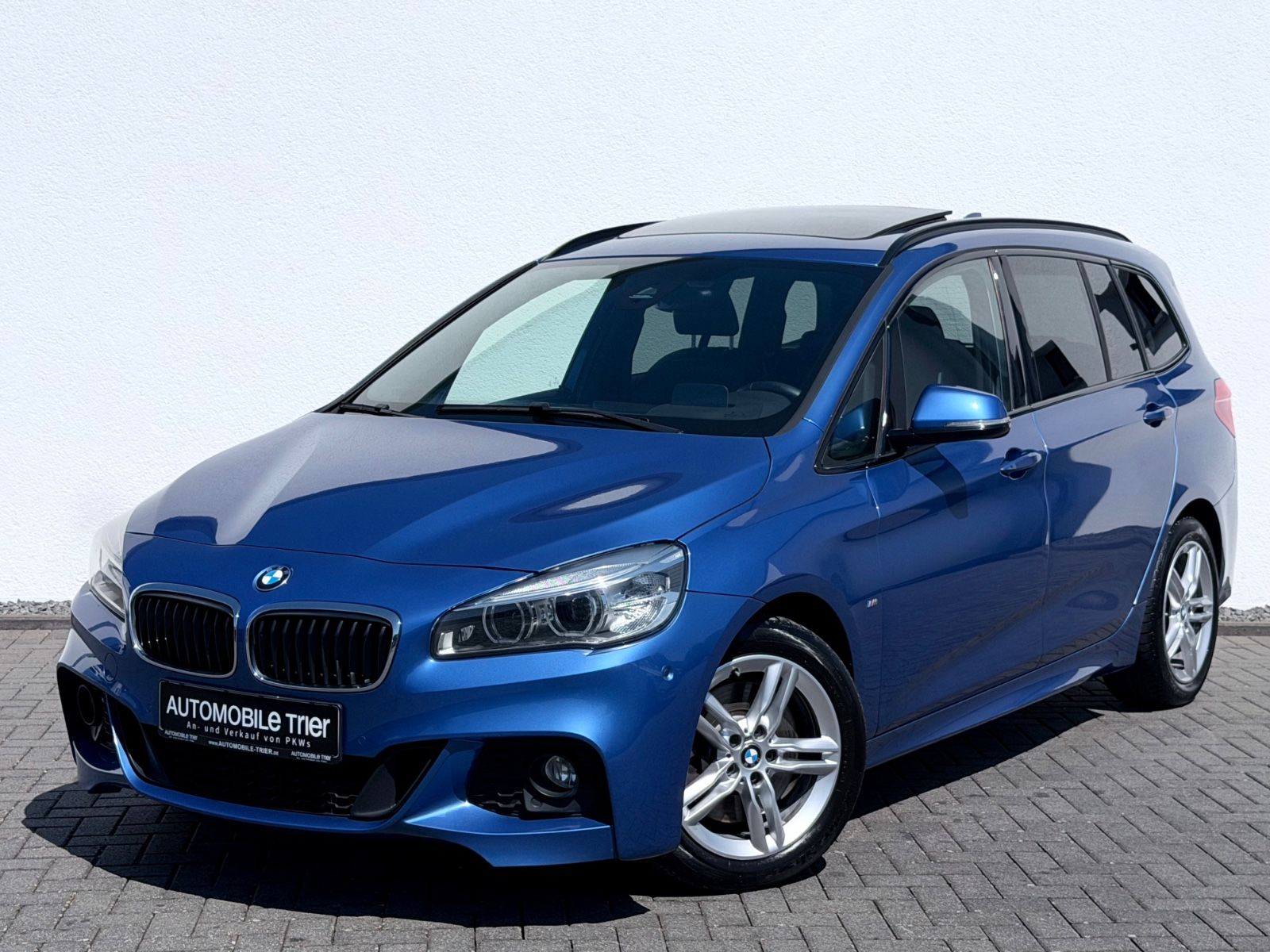 BMW 220i Gran Tourer M Sport Paket // 7.SITZER // in Blau als Van/Minibus - Fahrzeugfoto 1