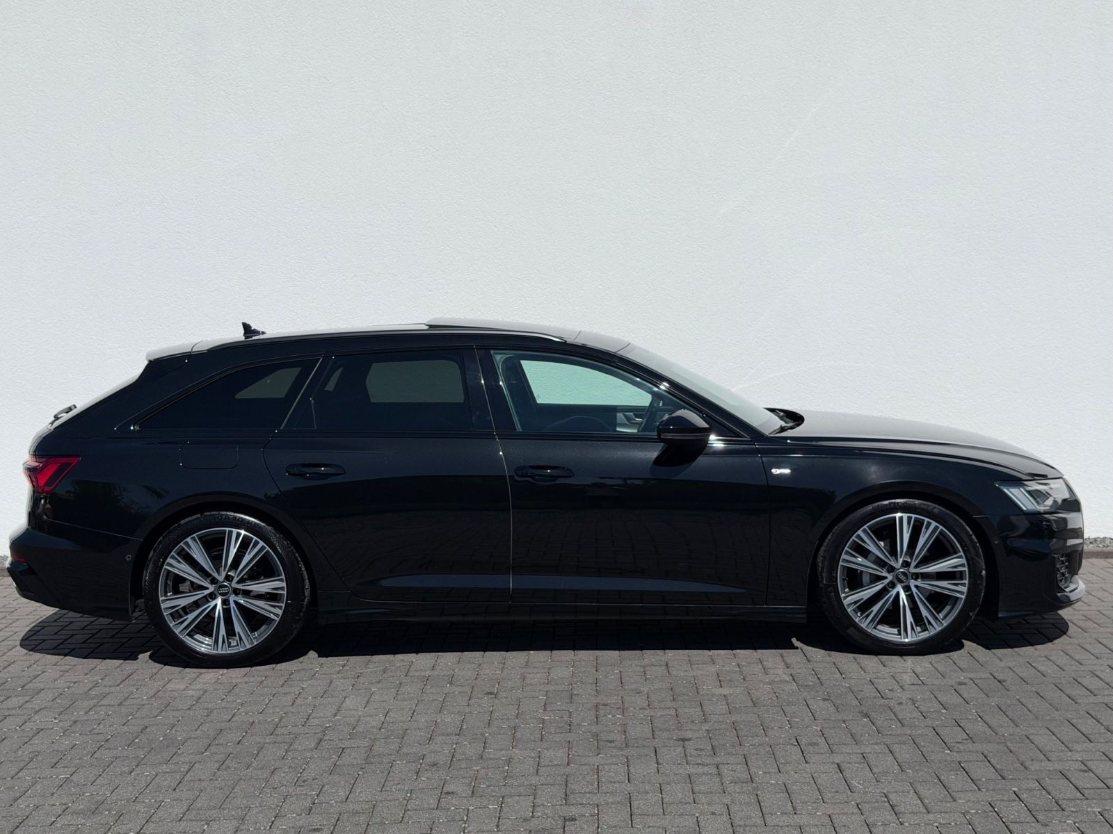 Audi A6 Avant 40 TDI S line Sport Plus Paket /1.Hand/ - Bild 4 Audi A6 Avant 40 TDI S line Sport Plus Paket /1.Hand/ in Schwarz als Kombi - Fahrzeugfoto 4