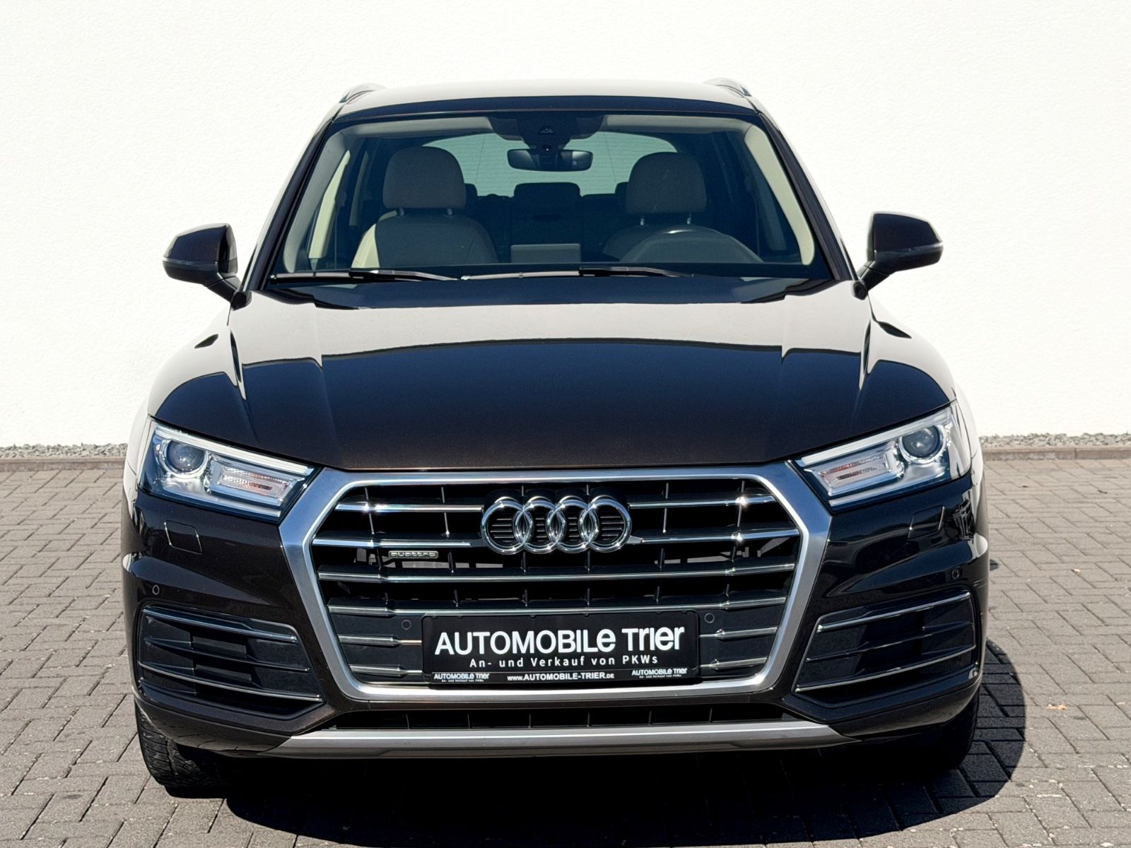 Audi Q5 2.0 TFSI quattro design /NAVI/LED/CAM/1.HAND/ - Bild 2 Audi Q5 2.0 TFSI quattro design /NAVI/LED/CAM/1.HAND/ in Braun als SUV/Geländewagen/Pickup - Fahrzeugfoto 2