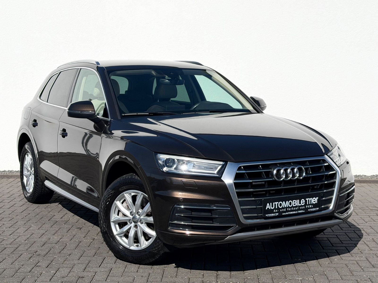 Audi Q5 2.0 TFSI quattro design /NAVI/LED/CAM/1.HAND/ - Bild 3 Audi Q5 2.0 TFSI quattro design /NAVI/LED/CAM/1.HAND/ in Braun als SUV/Geländewagen/Pickup - Fahrzeugfoto 3