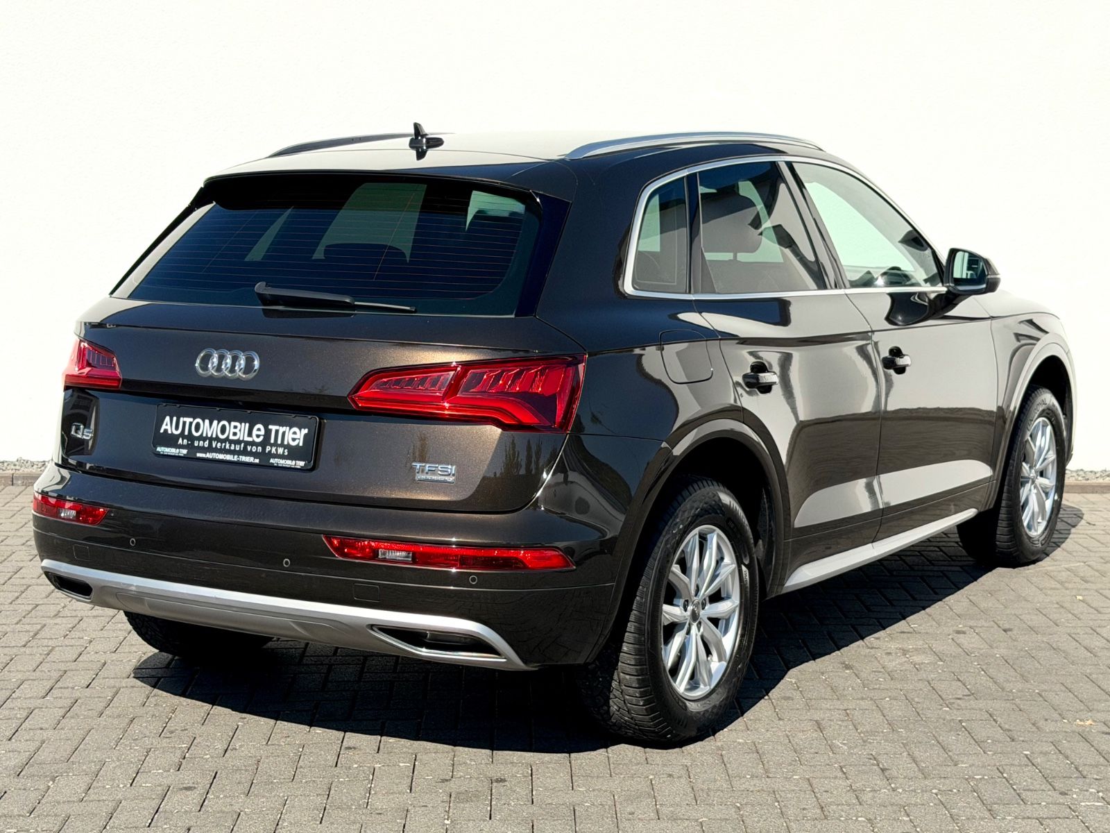 Audi Q5 2.0 TFSI quattro design /NAVI/LED/CAM/1.HAND/ - Bild 5 Audi Q5 2.0 TFSI quattro design /NAVI/LED/CAM/1.HAND/ in Braun als SUV/Geländewagen/Pickup - Fahrzeugfoto 5
