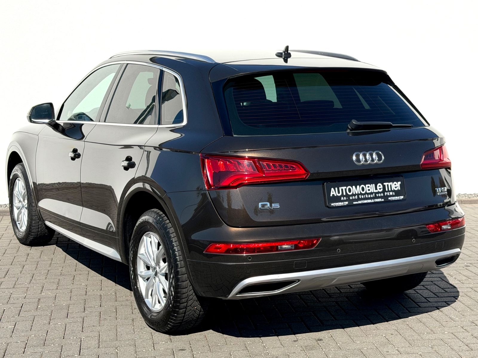 Audi Q5 2.0 TFSI quattro design /NAVI/LED/CAM/1.HAND/ - Bild 7 Audi Q5 2.0 TFSI quattro design /NAVI/LED/CAM/1.HAND/ in Braun als SUV/Geländewagen/Pickup - Fahrzeugfoto 7