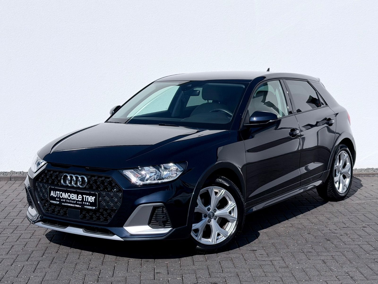 Audi A1 Allstreet 35 TFSI /NAVI/CAM/SHZ/GARANTIE/ in Blau als Kleinwagen - Fahrzeugfoto 1