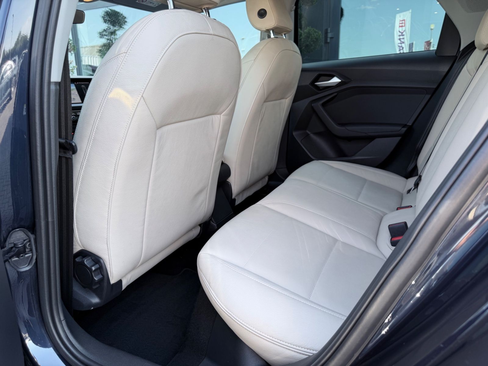 Audi A1 Allstreet 35 TFSI /NAVI/CAM/SHZ/GARANTIE/ - Bild 13 Audi A1 Allstreet 35 TFSI /NAVI/CAM/SHZ/GARANTIE/ in Blau als Kleinwagen - Fahrzeugfoto 13