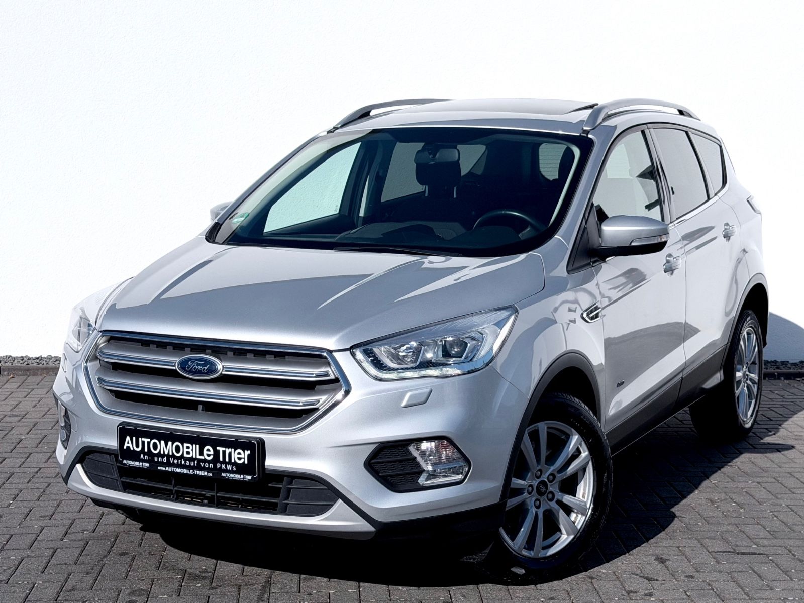 Ford Kuga 1.5 4x4 /AUTOMATIK/NAVI/PDC/LHZ/GARNATIE/ als SUV/Geländewagen/Pickup - Fahrzeugfoto 1