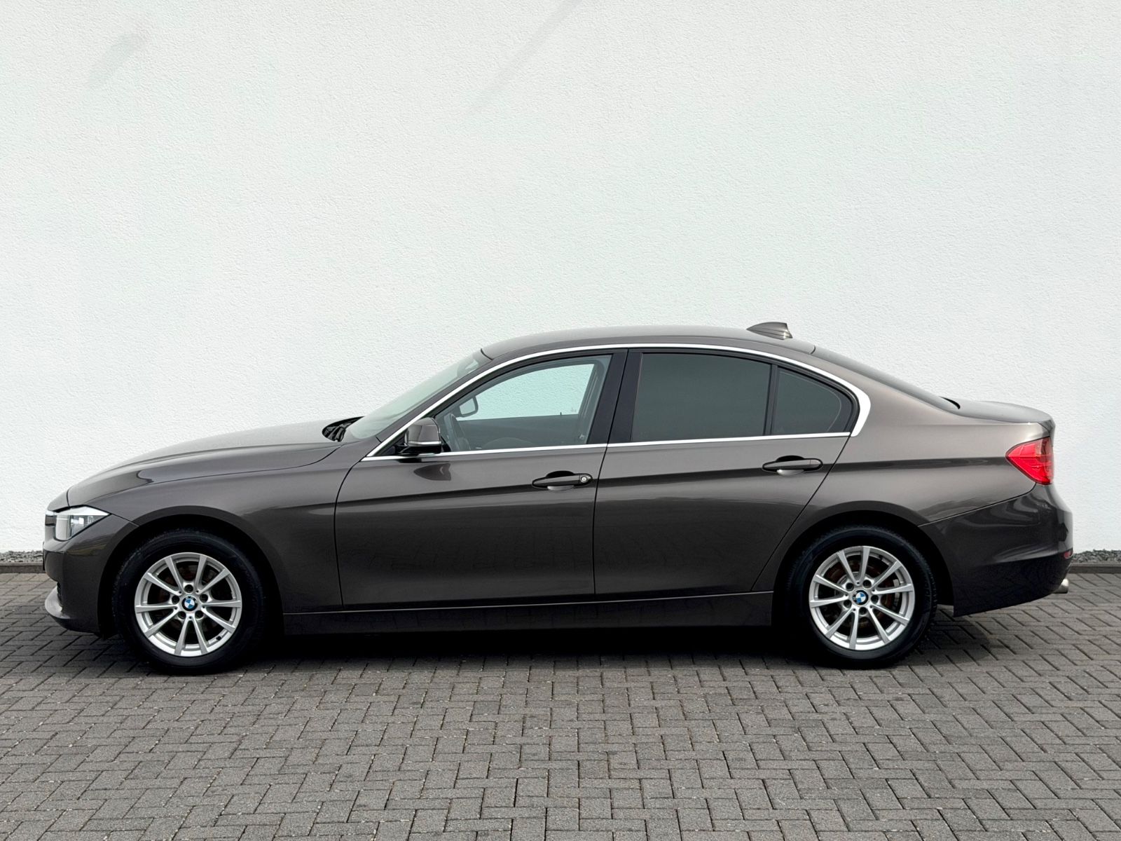 BMW 318d Limousine /SERVICE/TÜV NEU/GARANTIE/ - Bild 7 BMW 318d Limousine /SERVICE/TÜV NEU/GARANTIE/ - Fahrzeugfoto 7