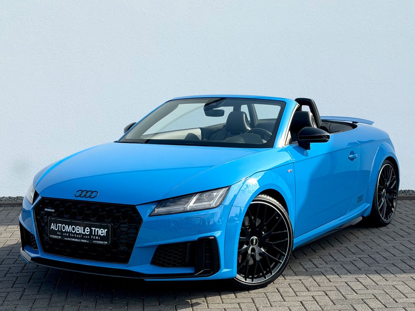 Audi TT Roadster 45 TFSI quattro S line competition - Bild 1 Audi TT Roadster 45 TFSI quattro S line competition in Blau als Cabrio/Roadster - Fahrzeugfoto 1