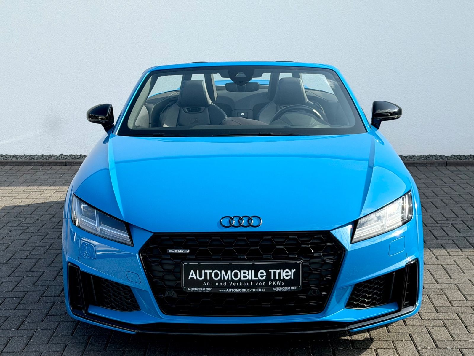 Audi TT Roadster 45 TFSI quattro S line competition - Bild 2 Audi TT Roadster 45 TFSI quattro S line competition in Blau als Cabrio/Roadster - Fahrzeugfoto 2