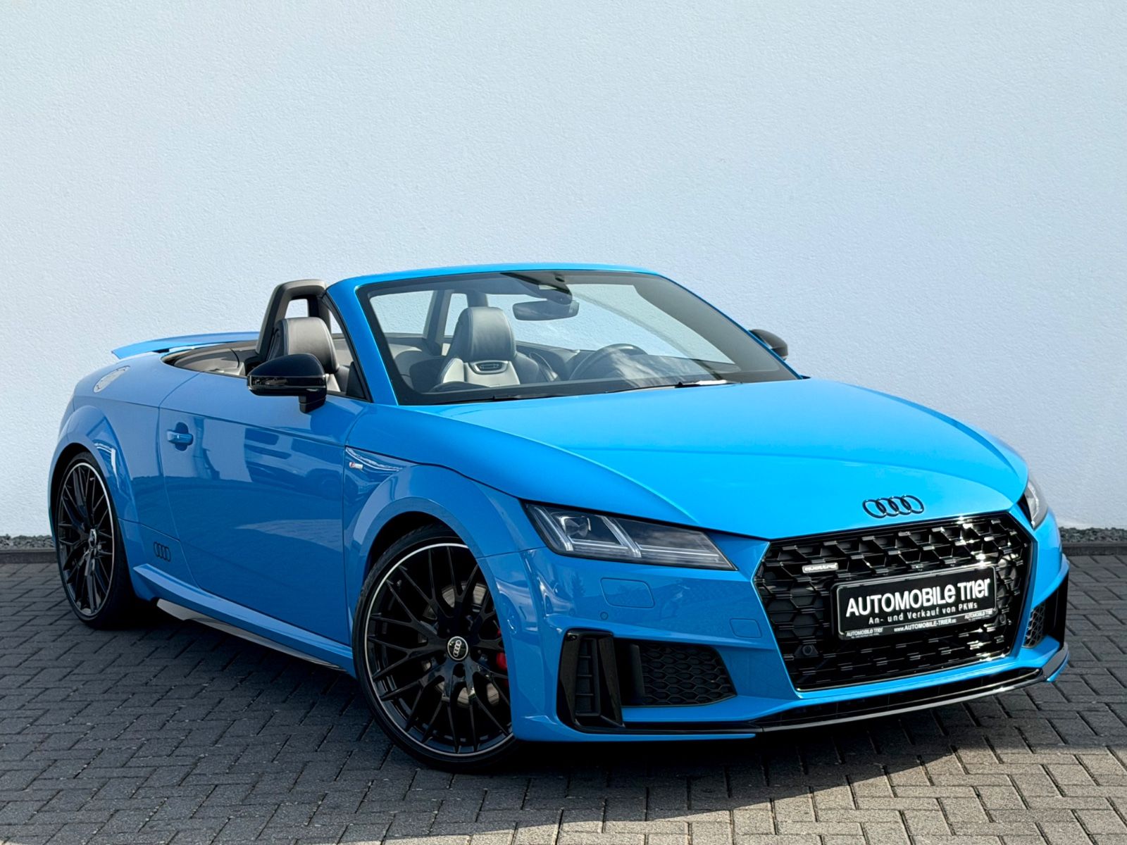 Audi TT Roadster 45 TFSI quattro S line competition - Bild 3 Audi TT Roadster 45 TFSI quattro S line competition in Blau als Cabrio/Roadster - Fahrzeugfoto 3
