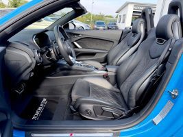 Audi TT Roadster 45 TFSI quattro S line competition in Blau als Cabrio/Roadster - Fahrzeugfoto 9