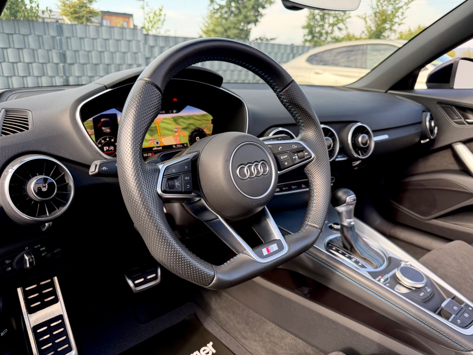 Audi TT Roadster 45 TFSI quattro S line competition - Bild 10 Audi TT Roadster 45 TFSI quattro S line competition in Blau als Cabrio/Roadster - Fahrzeugfoto 10